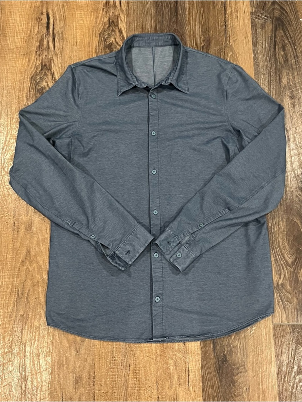 Lululemon Shirt Mens XL Blue Chambray Commission Button Down Performance